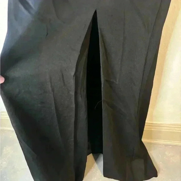 SLEEVELESS CRYSTAL SCOOP NECKLINE COLUMN GOWN - Picture 6 of 9